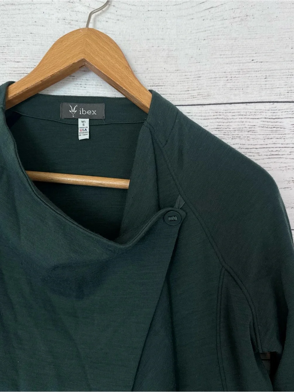 Ibex Women’s Layover Cross Wool Cardigan. - Picture 2 of 5